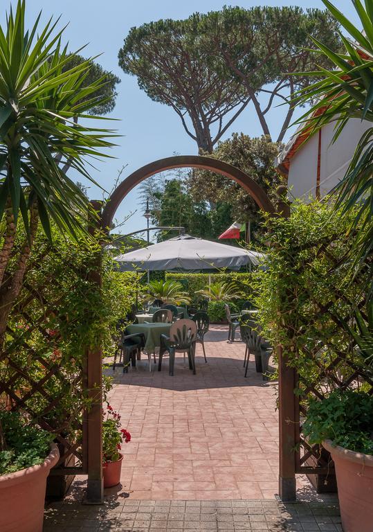 Hotel Le Ginestre Лидо-ди-Камайоре Экстерьер фото